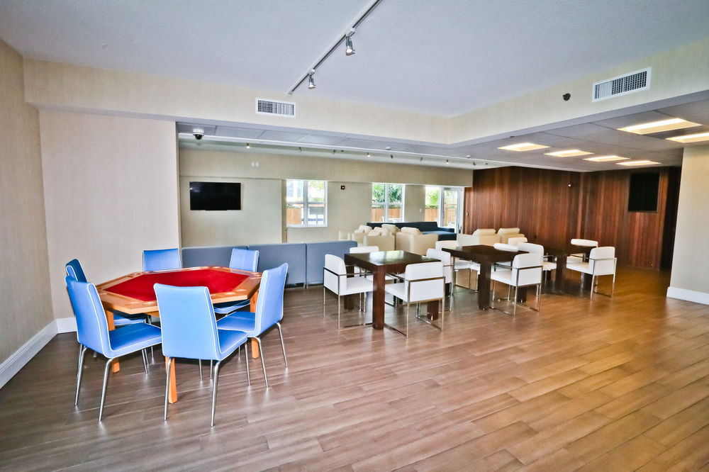 One Broadway Luxury Suites Downtown - photo 12