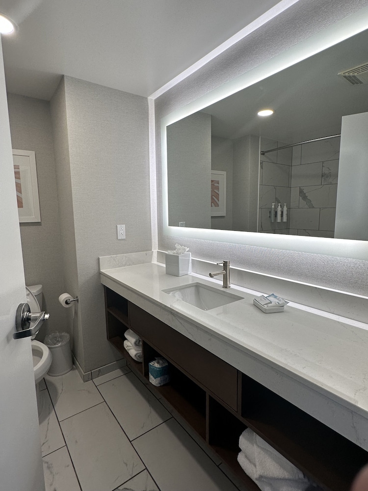 Hampton Inn Virginia Beach Oceanfront South - photo 40