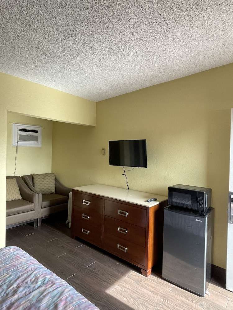 Rancho Motel - photo 8