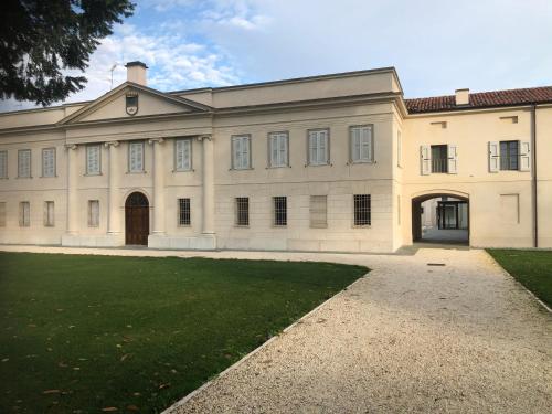 Villa Cantoni Marca — 4-Star Luxury Hotel in Sabbioneta, Italy