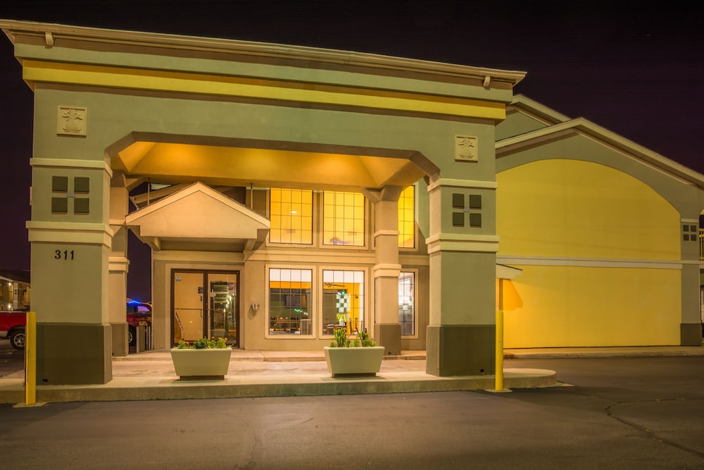 Super 8 by Wyndham Oklahoma Airport Fairgrounds West - photo 22