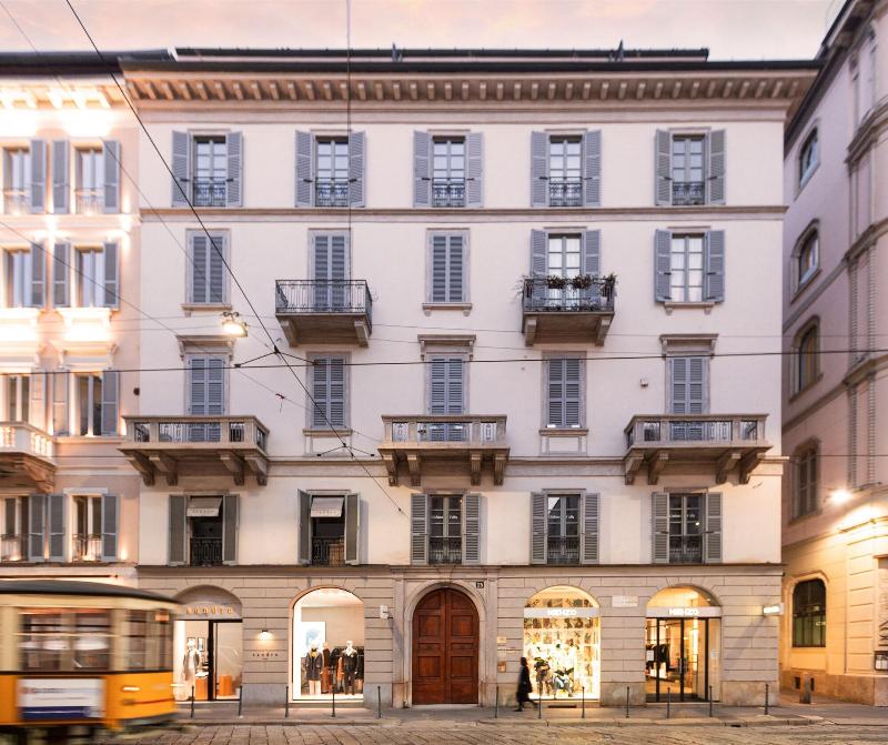 Domya Manzoni 25 — Milan