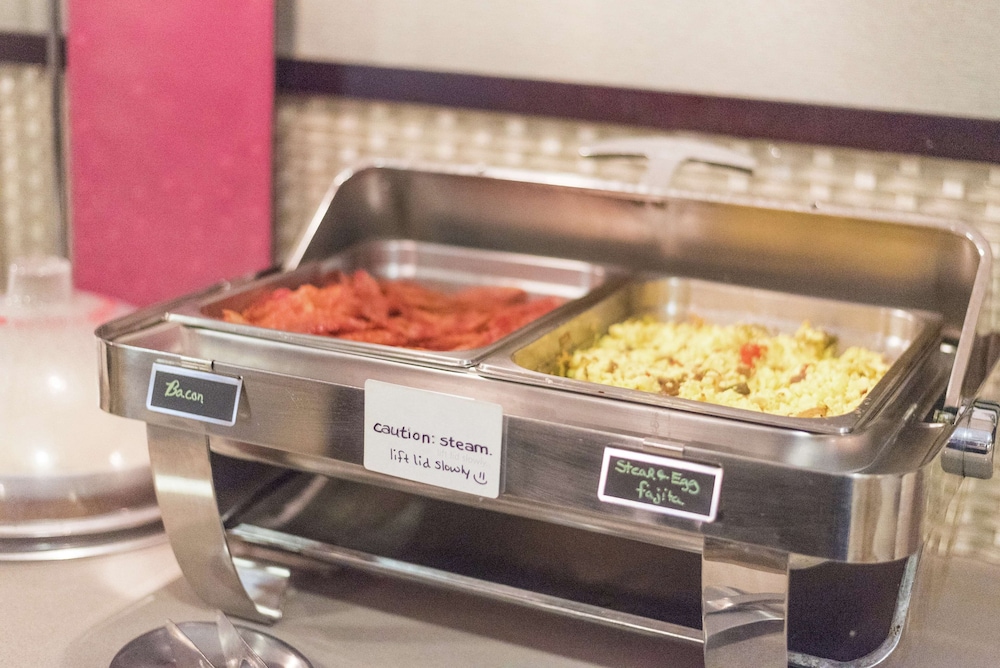 Hampton Inn Muskegon - photo 33