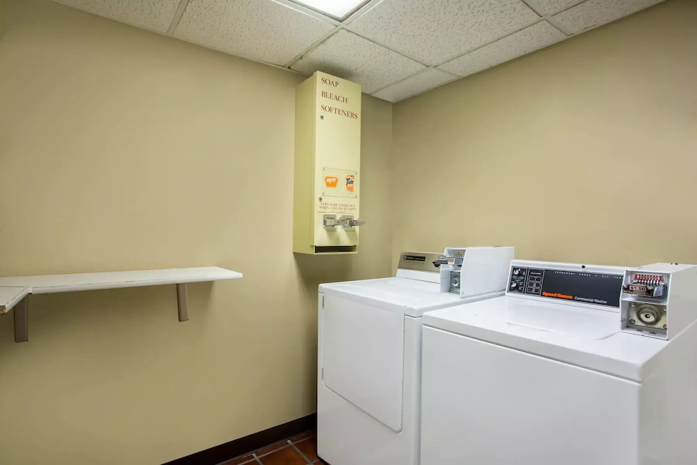 Riverfront Hotel - photo 10