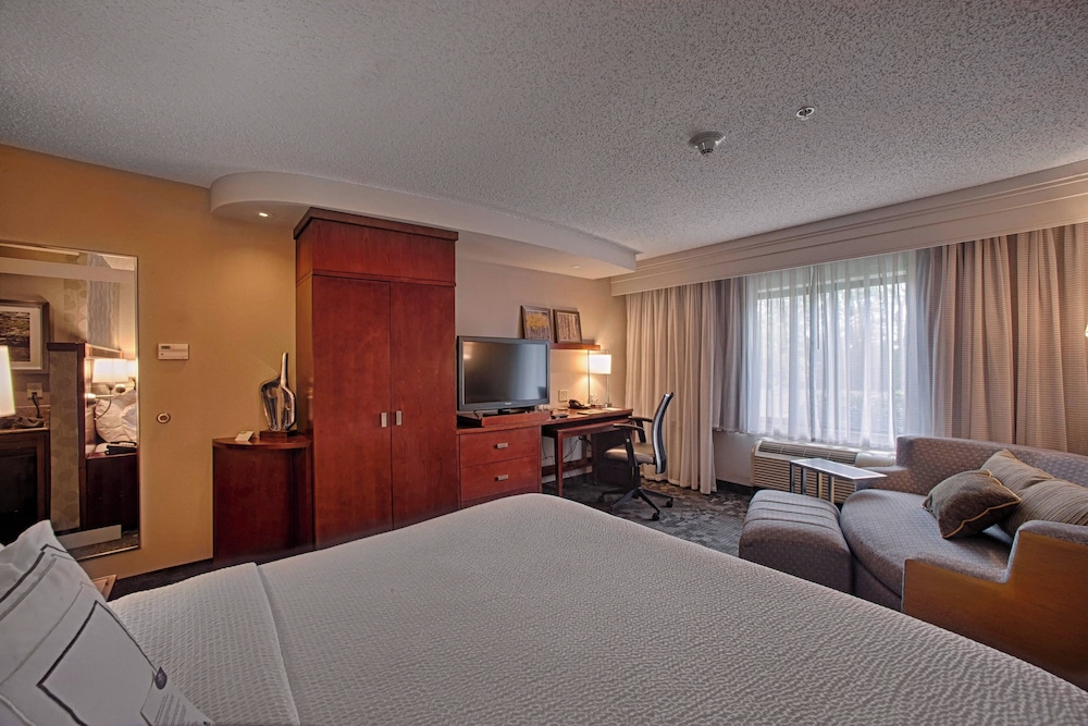 Courtyard by Marriott Wall at Monmouth Shores Corporate Park - photo 8