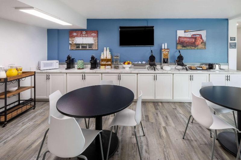 Baymont by Wyndham Laredo - photo 32