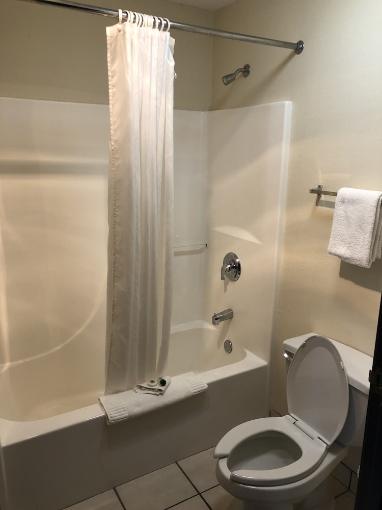 Days Inn by Wyndham Batavia Ohio - photo 8
