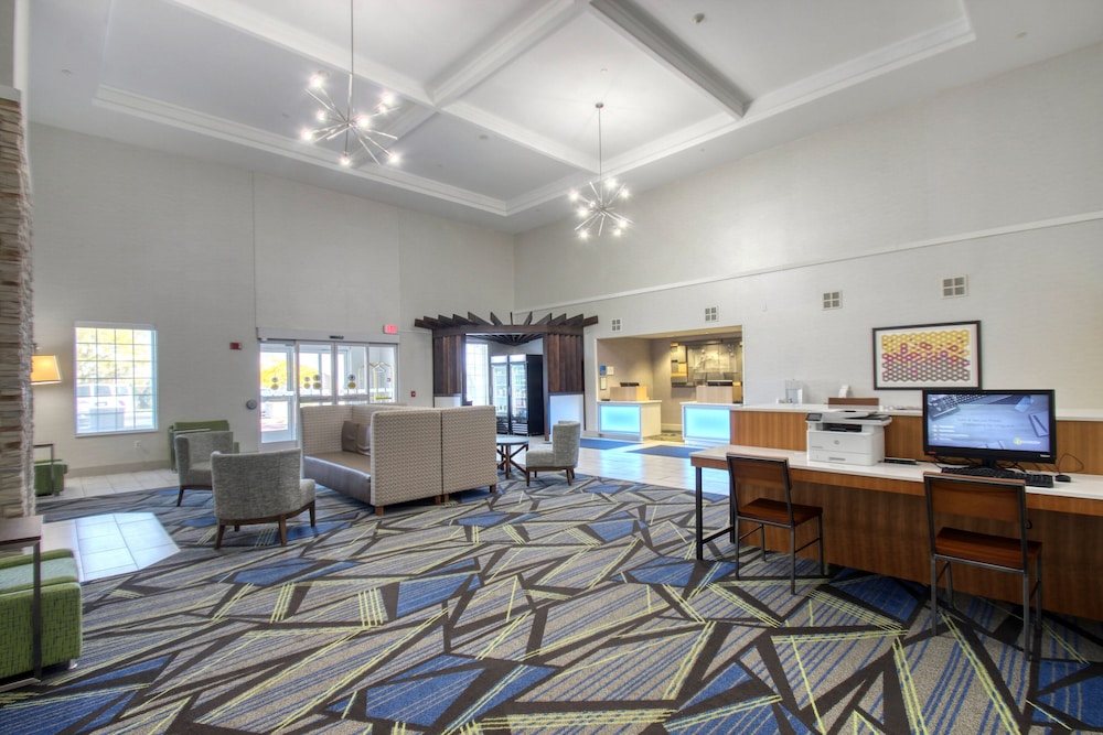 Holiday Inn Express Hotel & Suites Oshkosh by IHG - photo 81