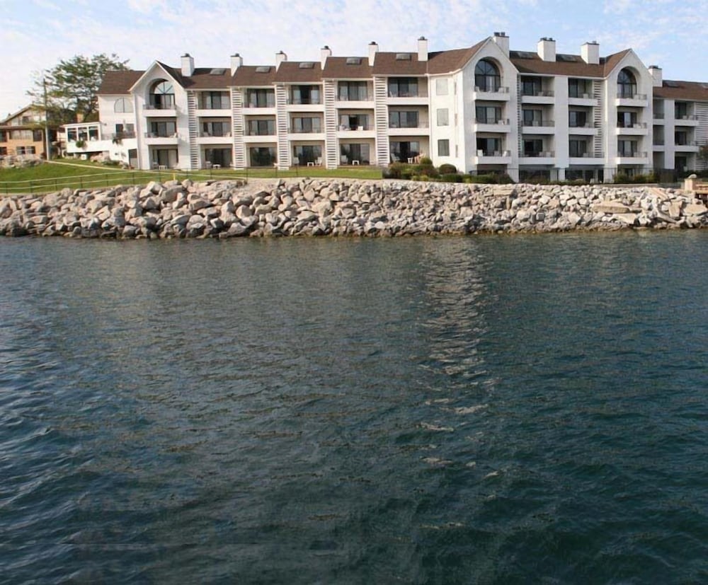 Edgewater Inn Charlevoix in Charlevoix, United States