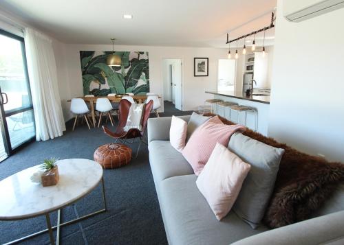 5 Delightful Space in Tranquil Neighbourhood Close to the Lake — 4-Star Luxury Hotel in Wanaka, New Zealand