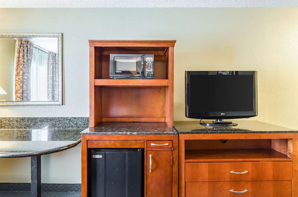 Quality Inn Chicopee Springfield - photo 12