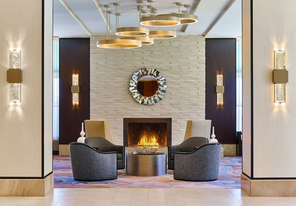 Hilton Los Angeles North Glendale & Executive Meeting Center - photo 2