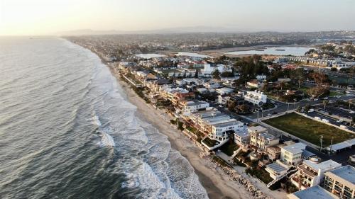 Oceanfront 2BR Condo Private Beach & Patio Rare Find — 4-Star Luxury Hotel in Carlsbad, United States