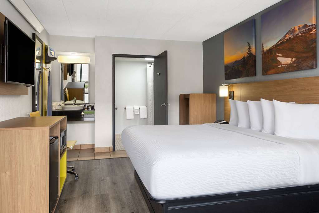Days Inn by Wyndham Columbus Worthington - photo 7