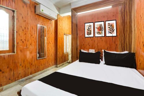 Collection O Hanamkonda Near Kakatiya Goverment College in Warangal, India