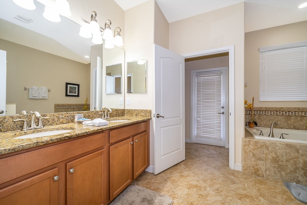 Orlandoasis by Avantstay 8bdr Pool Movie Theater Game Room Resort Access - photo 19