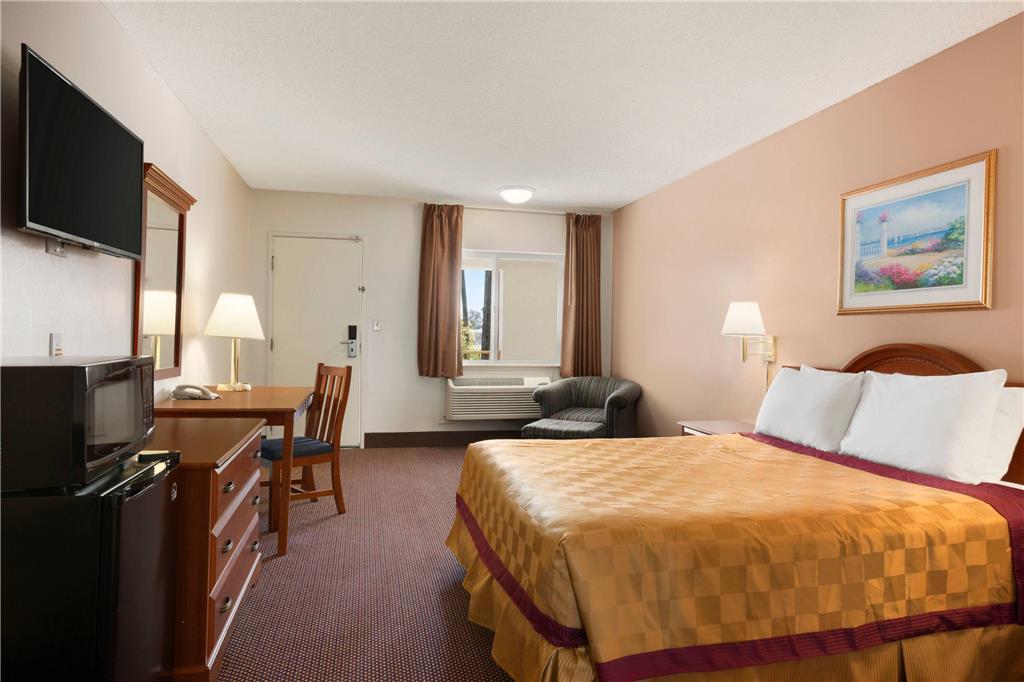 Travelodge by Wyndham Bakersfield - photo 16