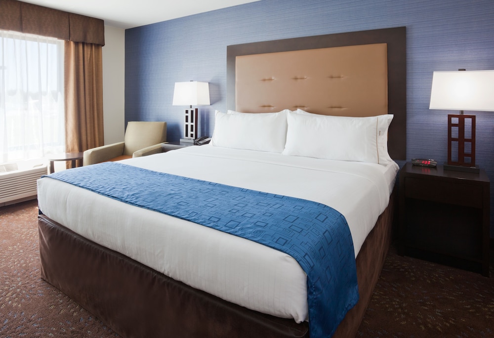Holiday Inn Express Hotel & Suites Fort Dodge by IHG - photo 9