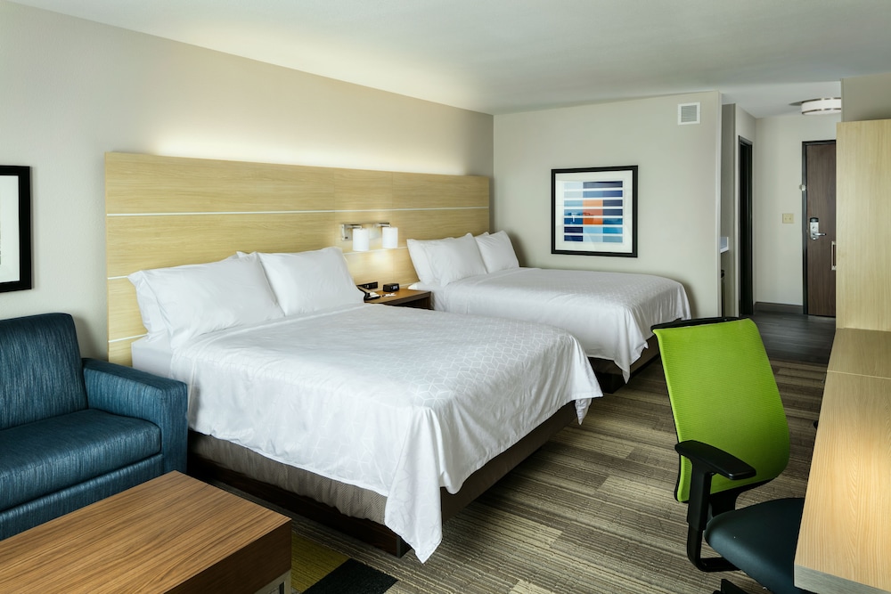 Holiday Inn Express & Suites Medford an IHG Hotel - photo 5