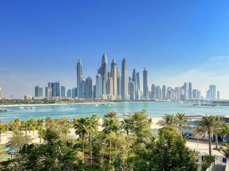 Five Palm Luxury 2BR with Pool View Gym & Prime Beach Stay — 4-Star Luxury Hotel in Dubai, United Arab Emirates