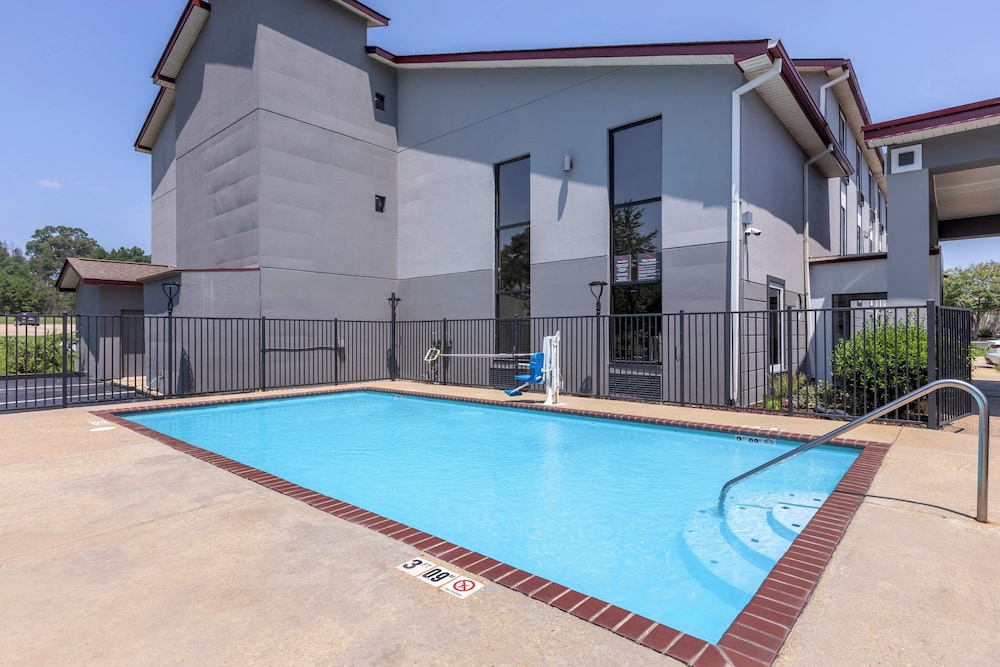 Americas Best Value Inn And Suites Clinton Jackson - photo 22