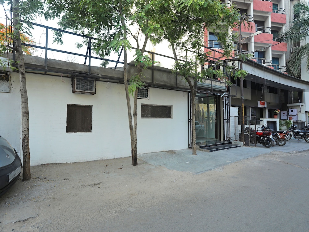OYO 13834 Hotel Sonali