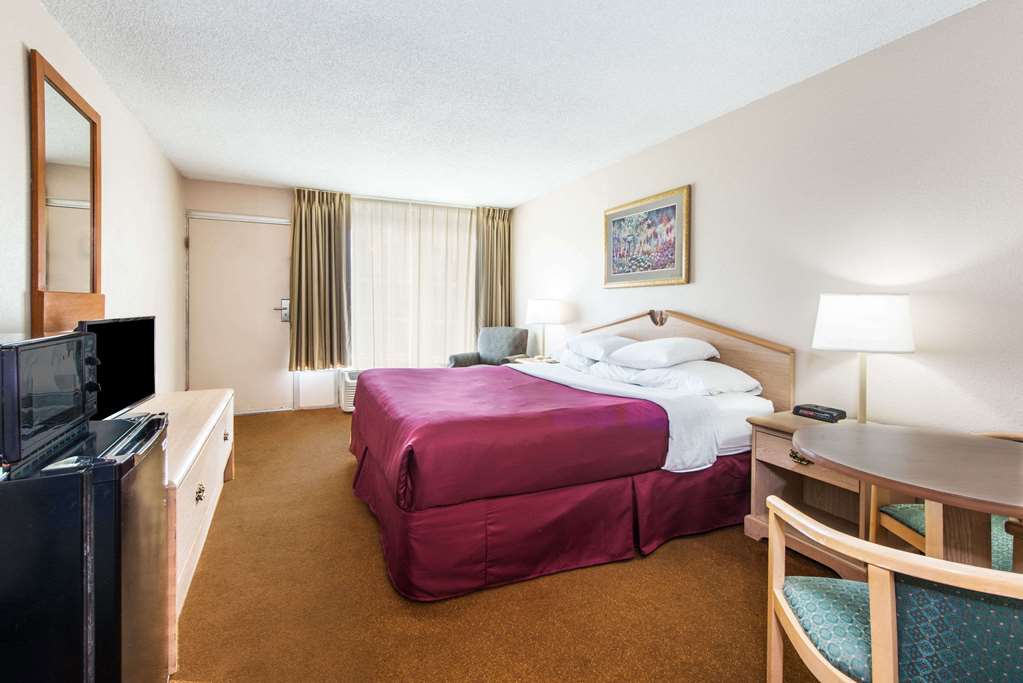 Days Inn by Wyndham Elizabethtown - photo 10