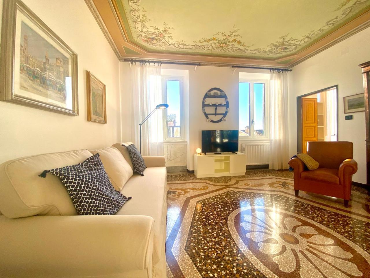 CasaViva Central Elegant apartment in Camogli — 4-Star Luxury Hotel in Camogli, Italy