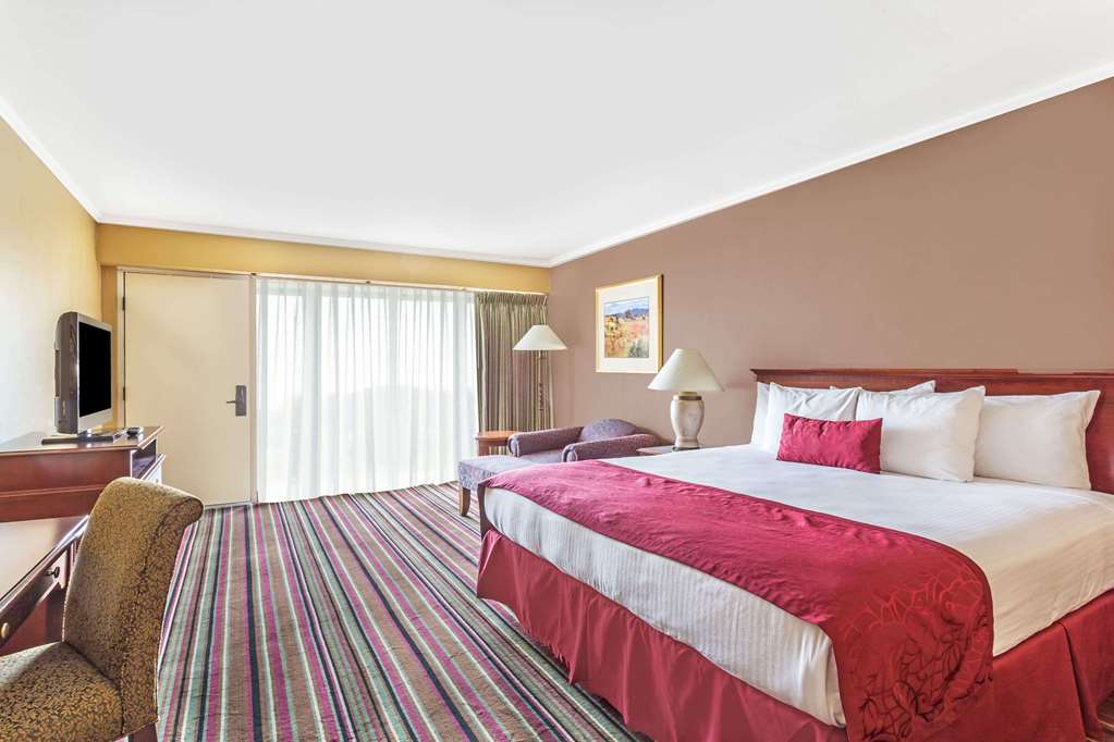 Days Inn & Suites by Wyndham Logan - photo 7