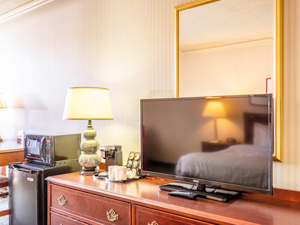 University Place Hotel & Conference Center - photo 13