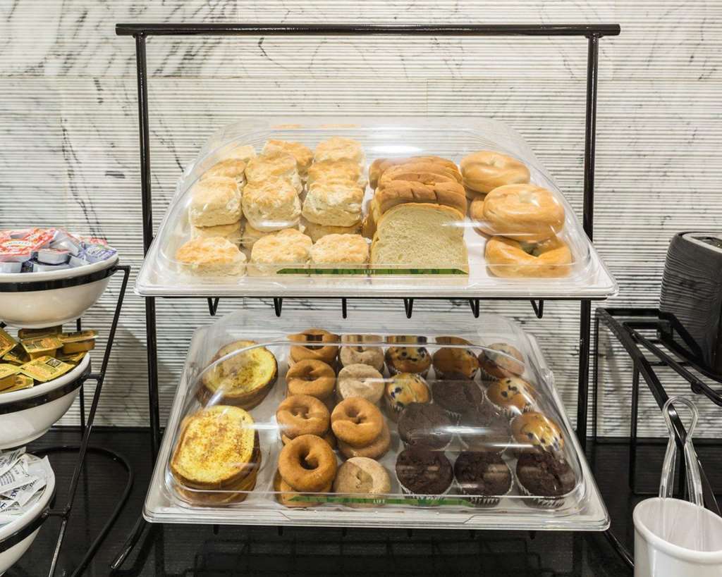 Econo Lodge Inn & Suites East - photo 42