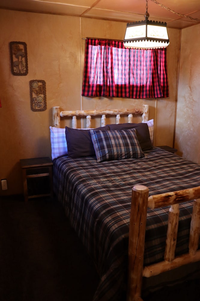 Hicksville Pines Chalets & Motel - photo 36