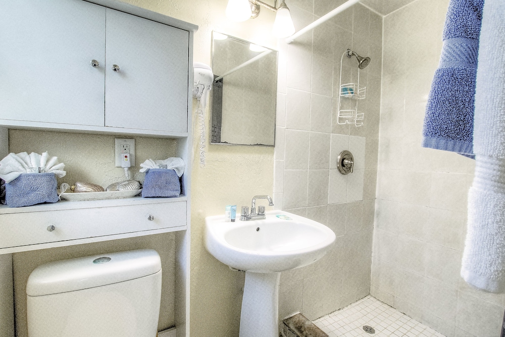 Daytona Shores Inn & Suites - photo 30