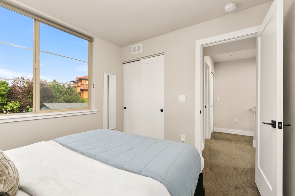 Old Town Modern New Build: Rftp Spa W Mtn Views - photo 6