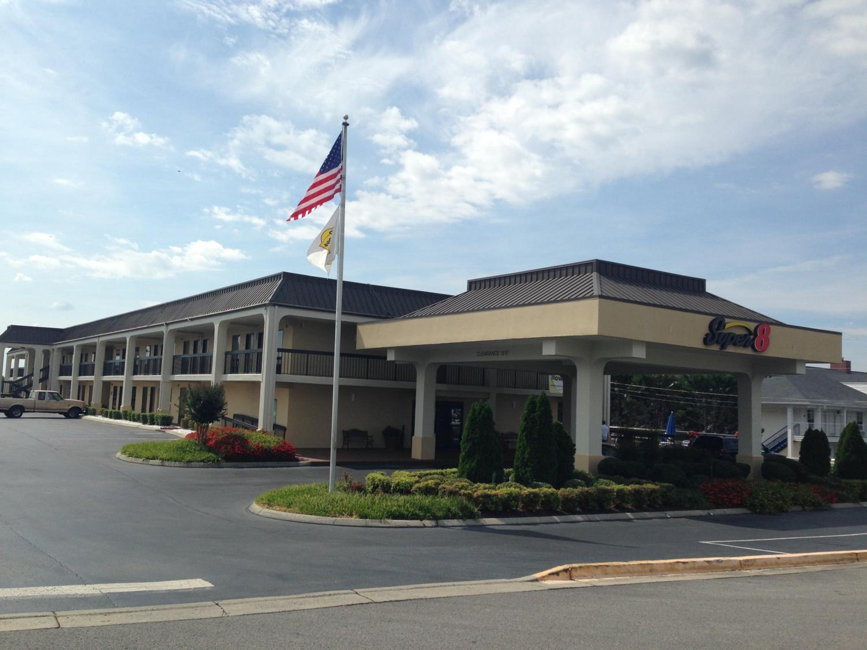 Super 8 by Wyndham Calhoun - photo 8