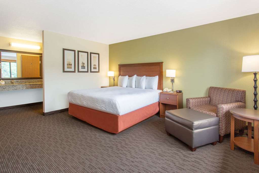 AmericInn by Wyndham Calumet - photo 13