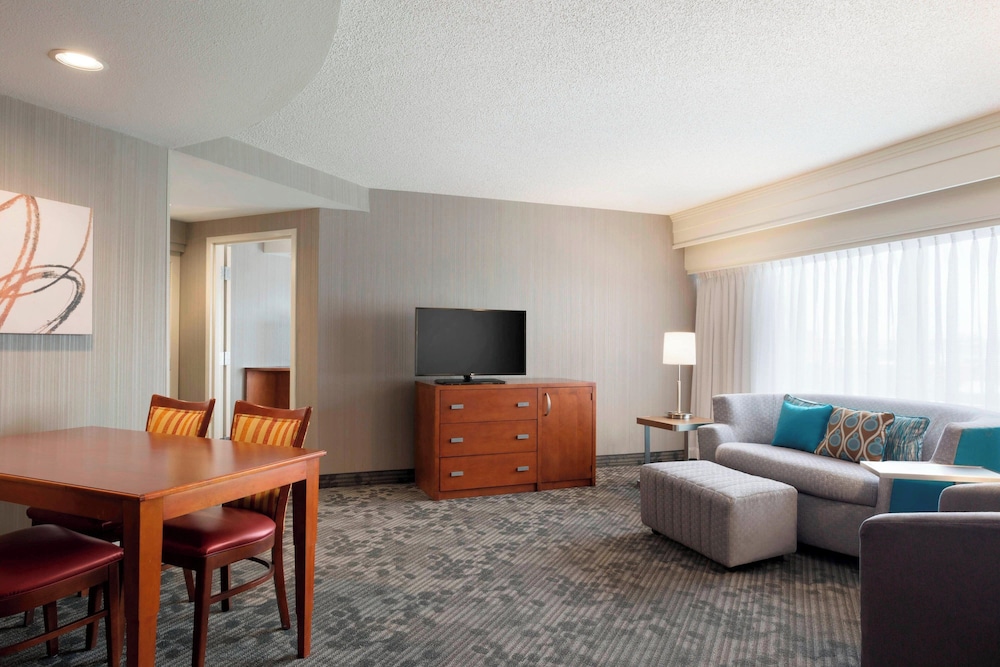 Courtyard Marriott Fort Smith Downtown - photo 9