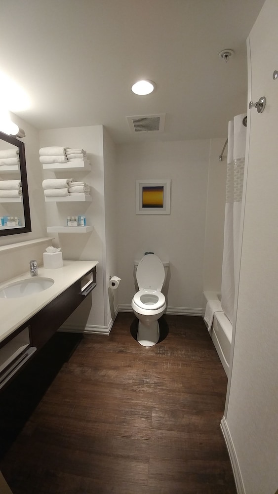 Hampton Inn Lexington Medical Center - photo 15