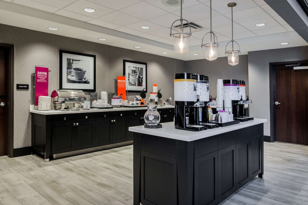 Hampton Inn & Suites Wixom - photo 46
