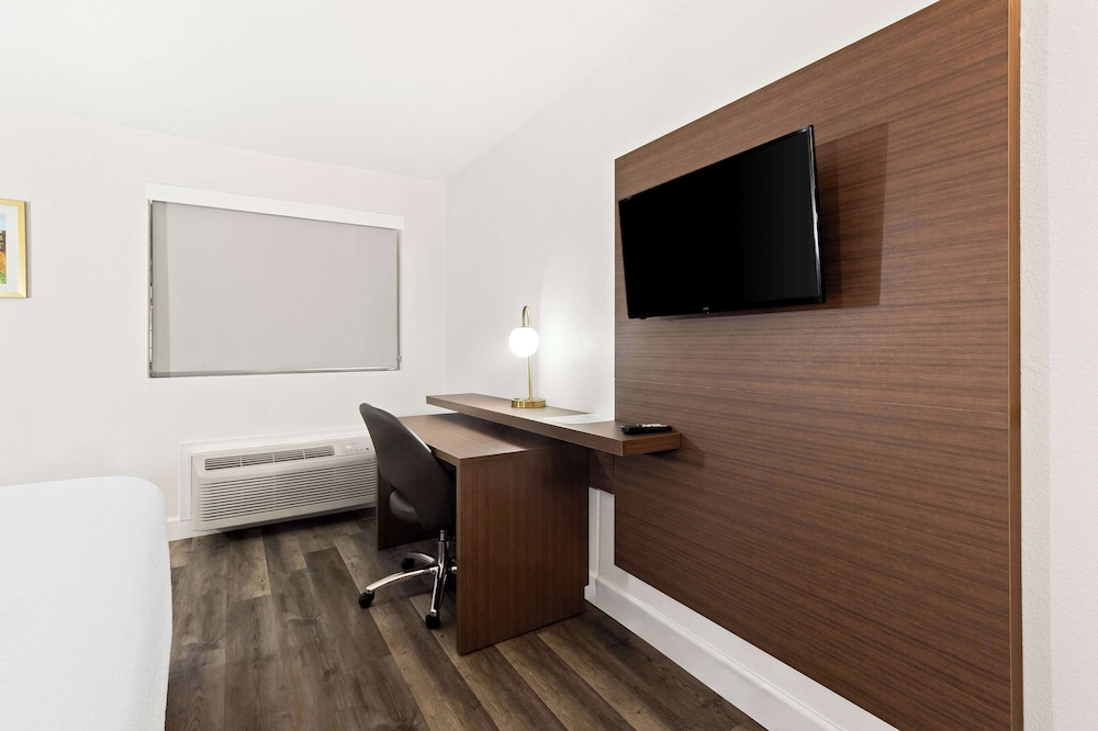SureStay by Best Western Groves - photo 8
