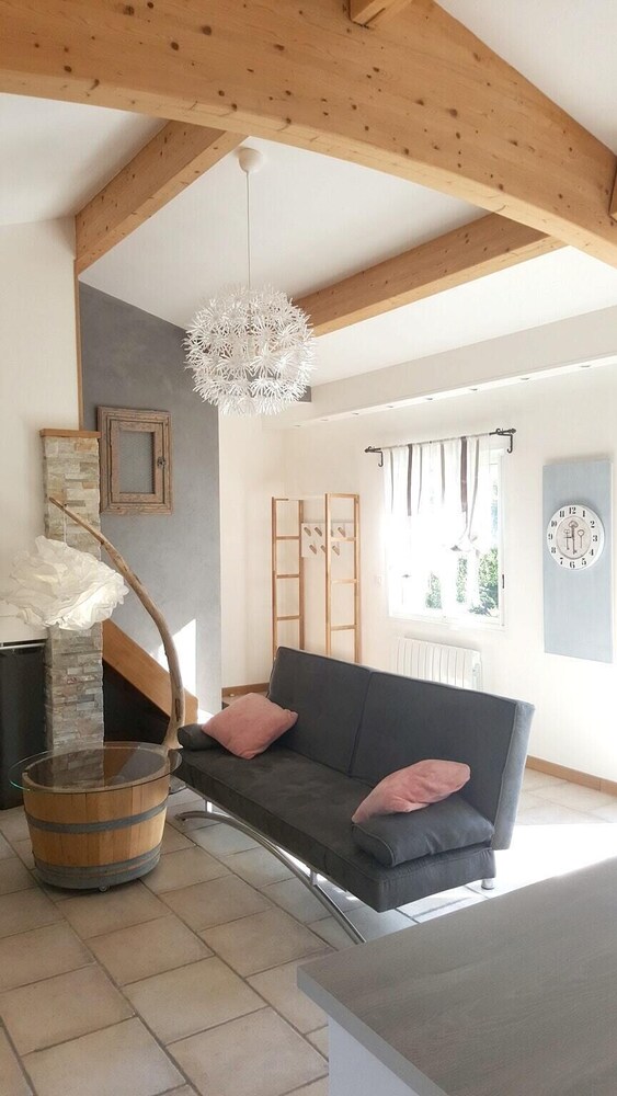 Holiday Home Rue Marcel Palat — 4-Star Luxury Hotel in Poussan, France