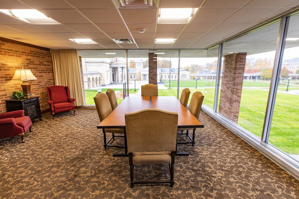 Hillsdale College Dow Hotel and Conference Center - photo 34