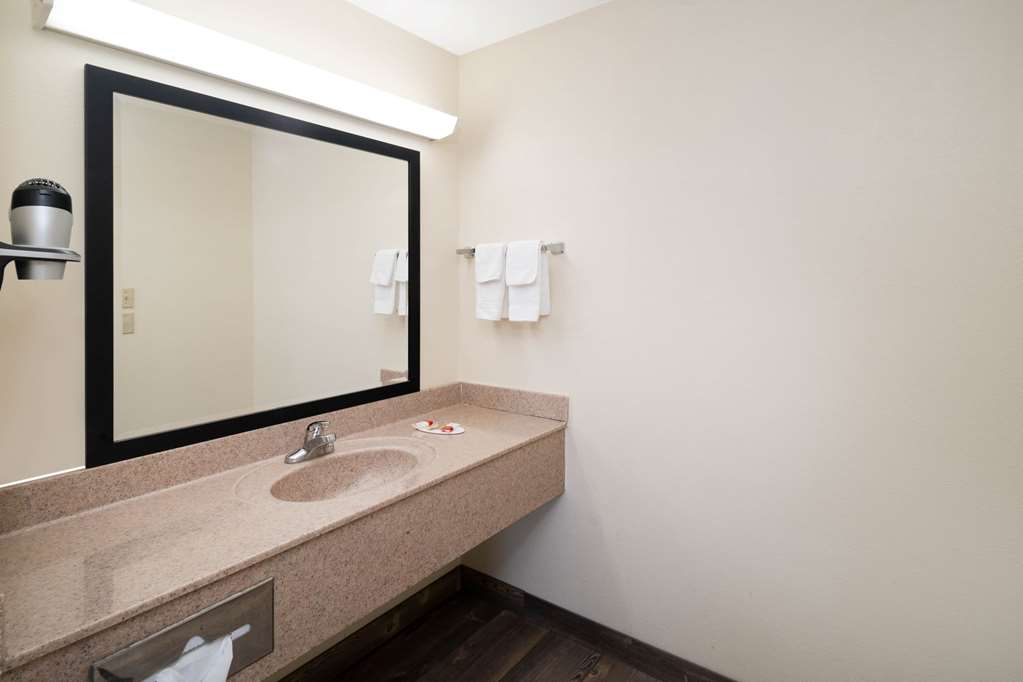 Super 8 by Wyndham Cleveland - photo 21