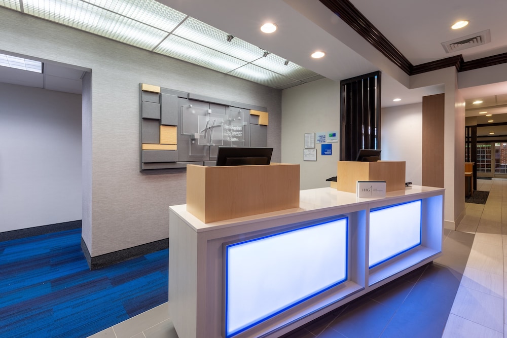Holiday Inn Express State College at Williamsburg Square by IHG - photo 44