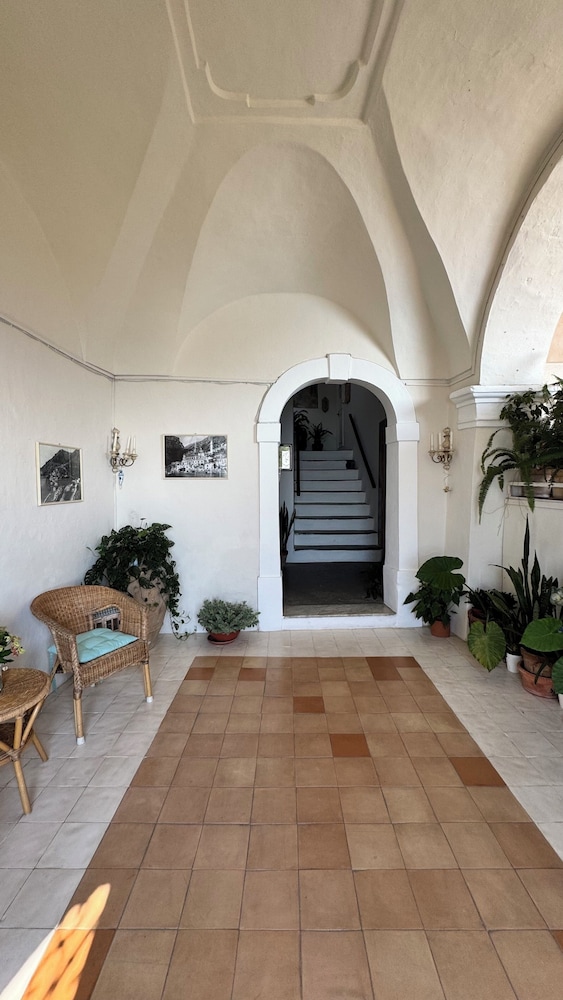 Villa Nettuno — 4-Star Luxury Hotel in Positano, Italy