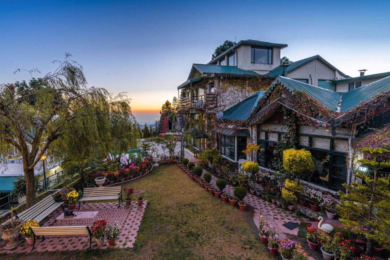 Villa Mountain Crest Kasauli with Treehouse Sundeck & Breakfast — 5-Star Luxury Hotel in Dagshai, India