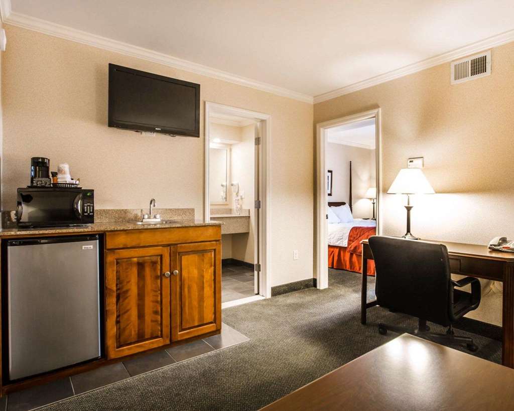 Clarion Inn & Suites at the Outlets of Lake George - photo 17
