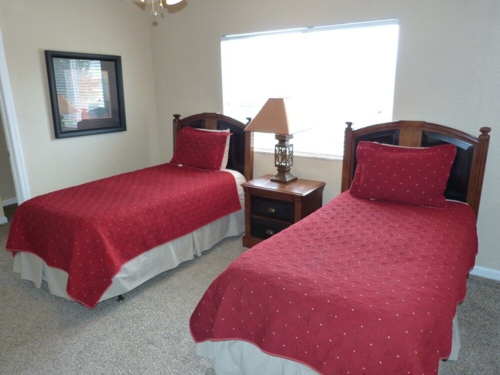 Stunning 6 Bedroom 4 Bath Pool Home in the Windsor Hills Resort - photo 3