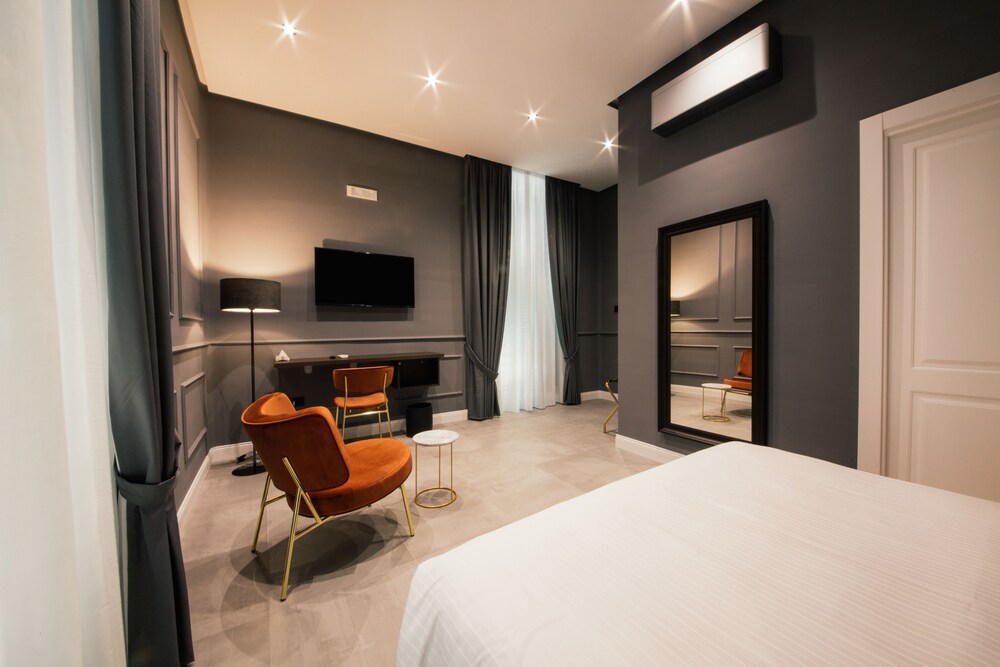 The Grey — 4-Star Luxury Hotel in Naples, Italy