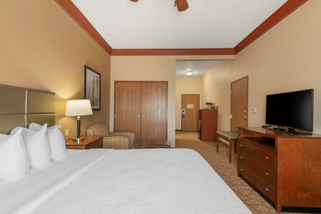 Best Western Plus Butterfield Inn - photo 9